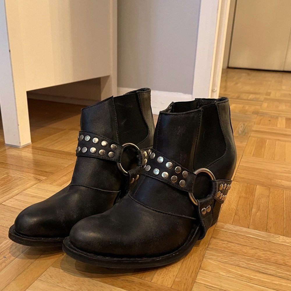 Lightly used Jeffrey Campbell boots